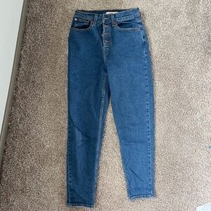 Levi’s High-Rise Mom Jean